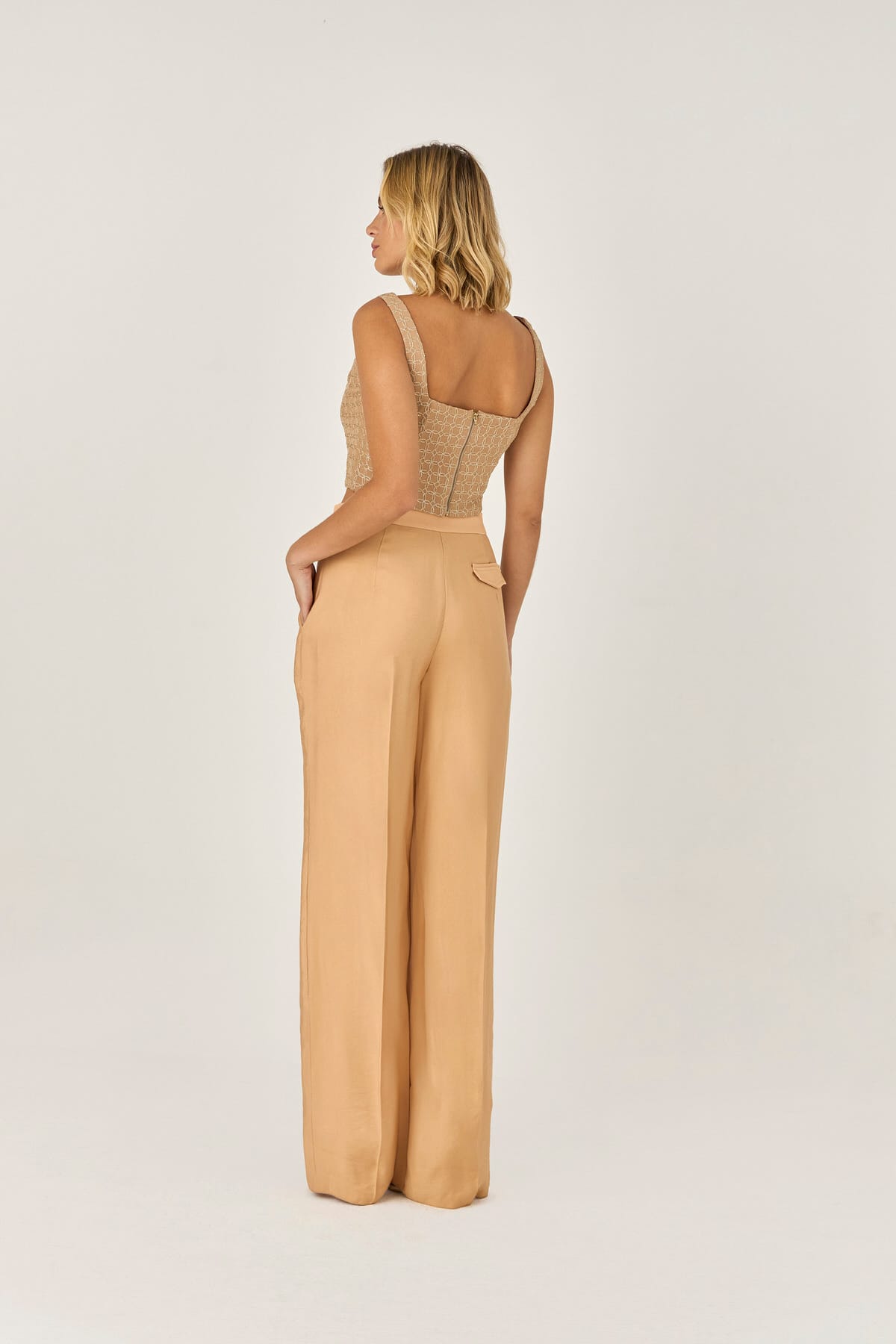 10160111 C BEG Blusa Cropped Com Decote