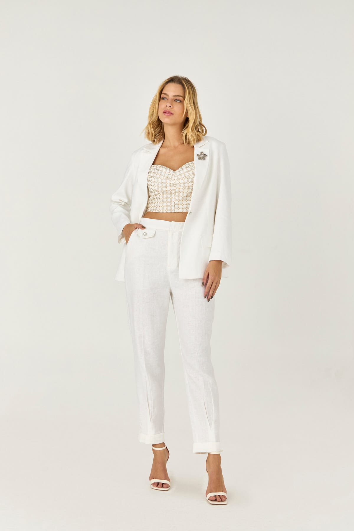 10160111 F BRAN Blusa Cropped Com Decote