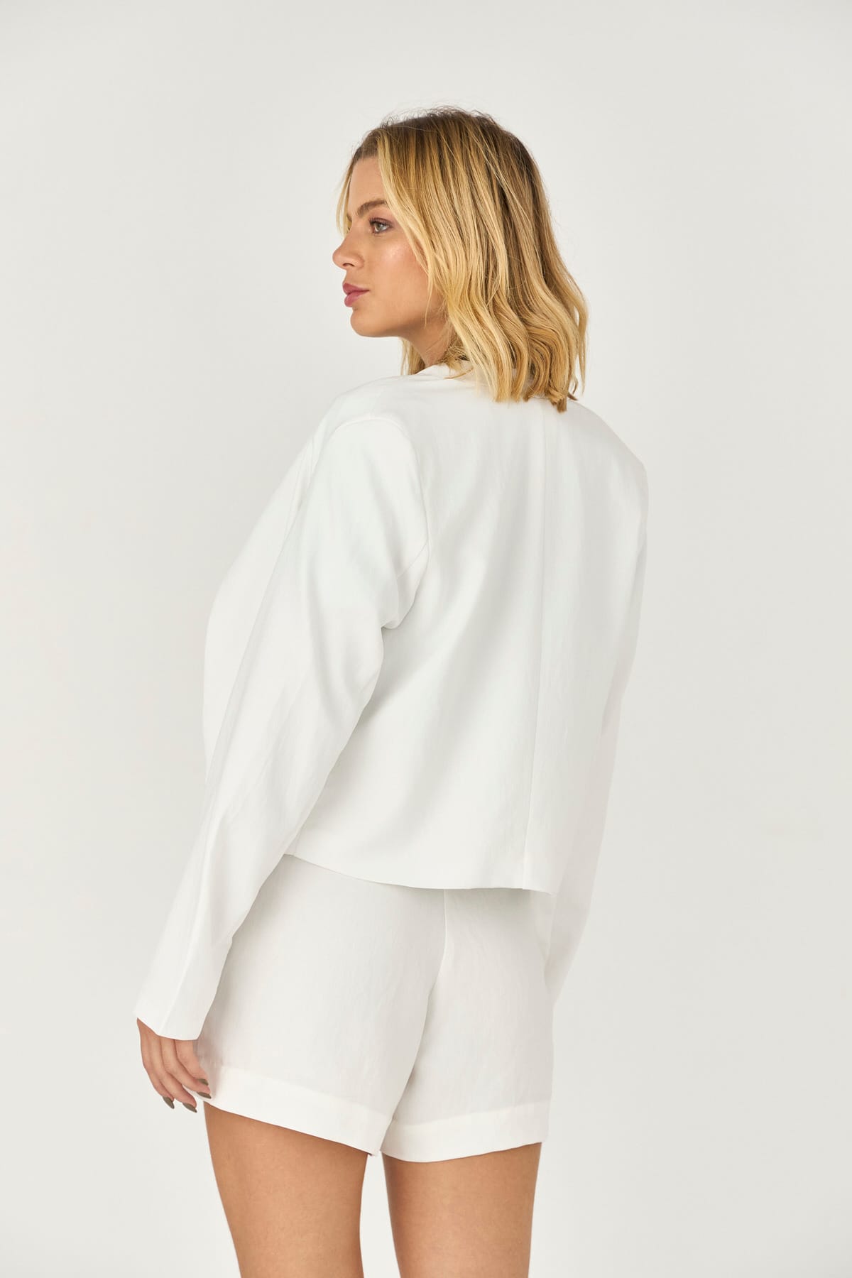 10212611 C BRAN Short Alfaiataria Com Detalhe Perolas