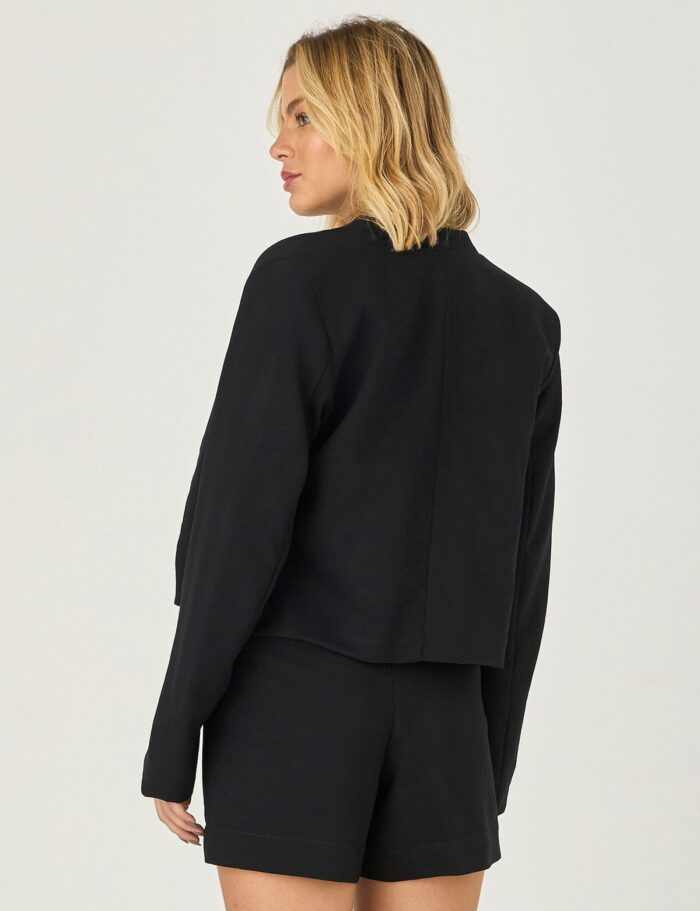 Short Alfaiataria Com Detalhe Perolas