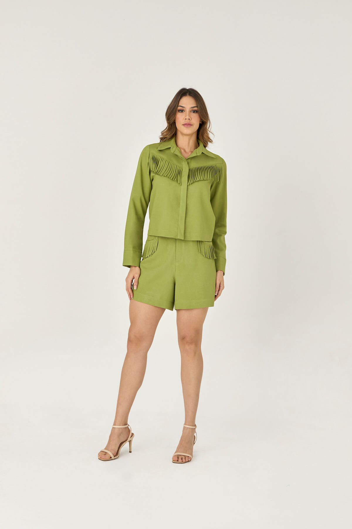 10212711 F VERD Short Alfaiataria Detalhe Franjas Bolso