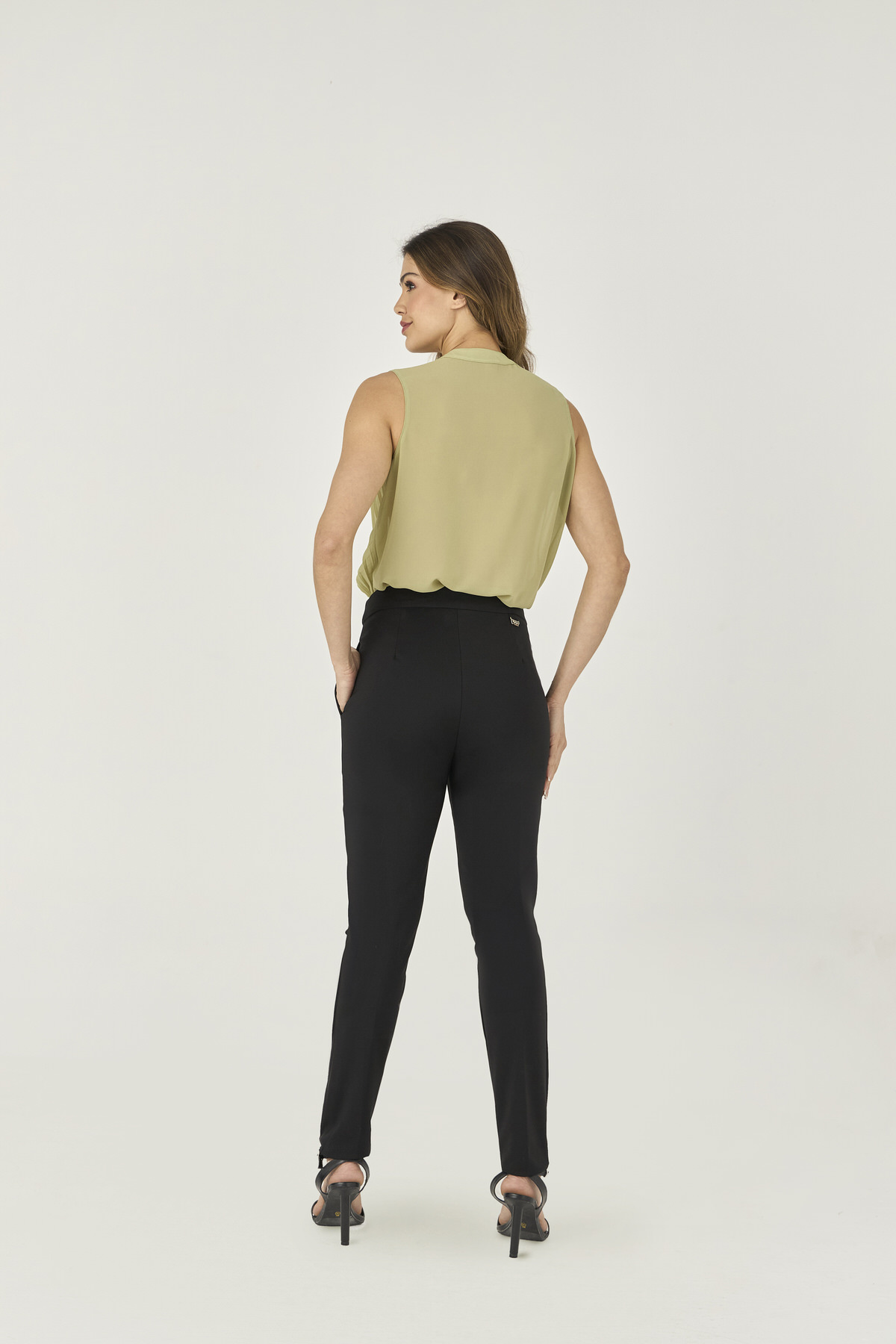 10631111 C PRET Calca Alfaiataria Cos Com Ponta