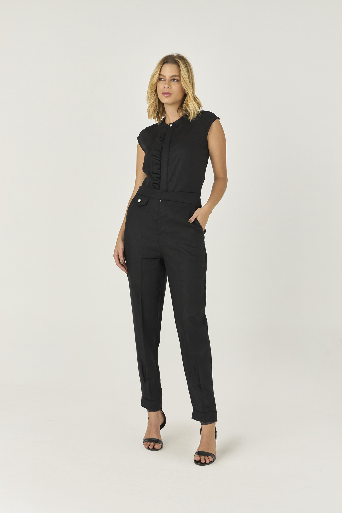 10631311 F PRET (1) Calca Carrot Linho Puro