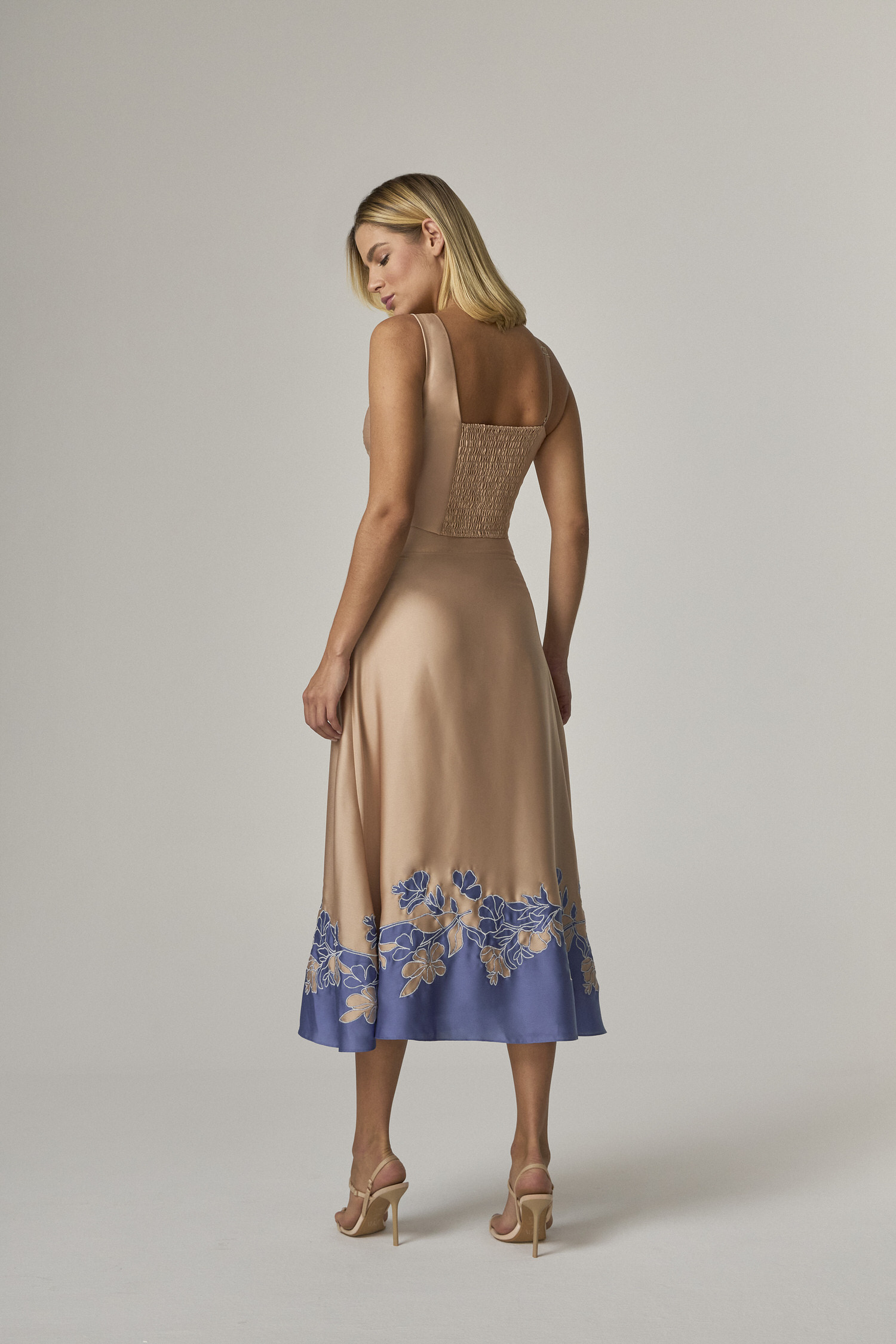 1035512 C AZU Saia Midi Com Bordado Localizado