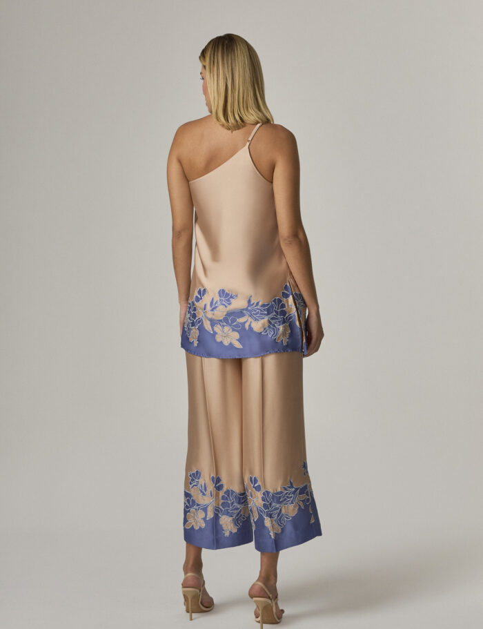 Calca Pantalona Com Bordado Localizado