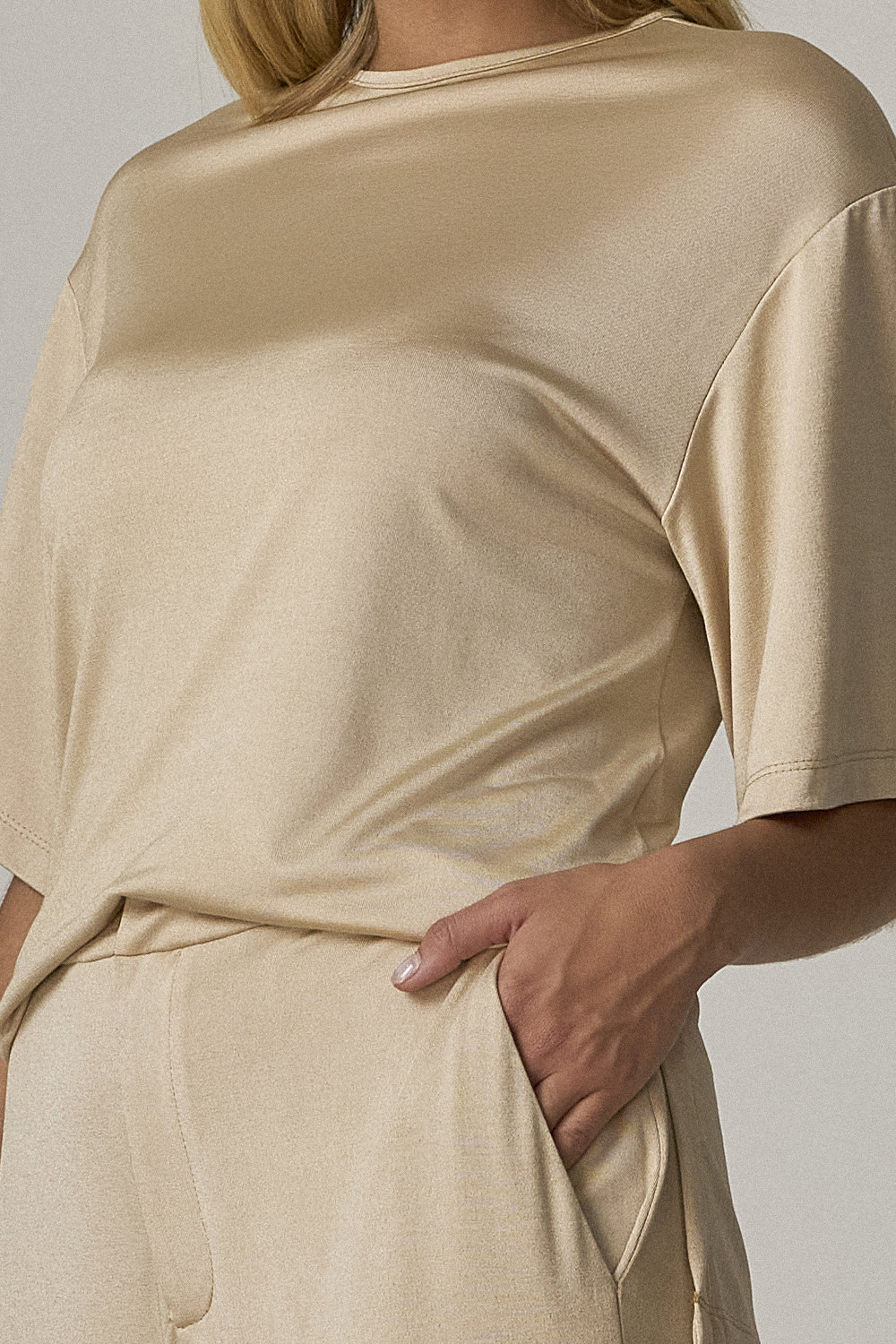 10161611-10632211-OFF-1-C Blusa T-shirt Com Recortes