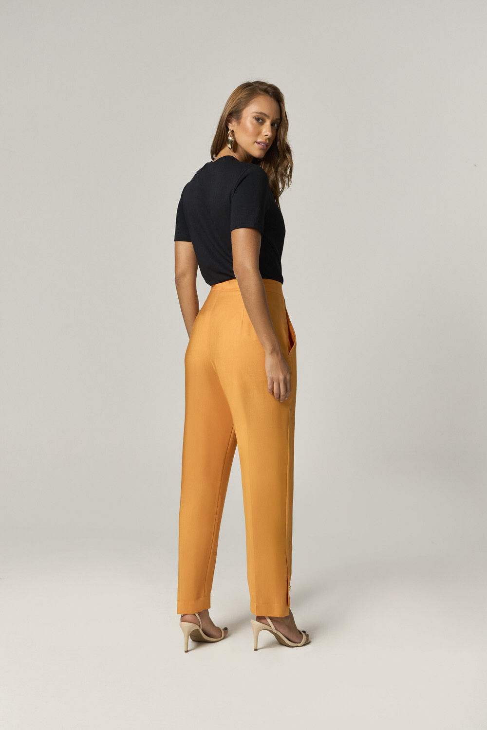 10185906-PRETA-10640406-LARANJA-2