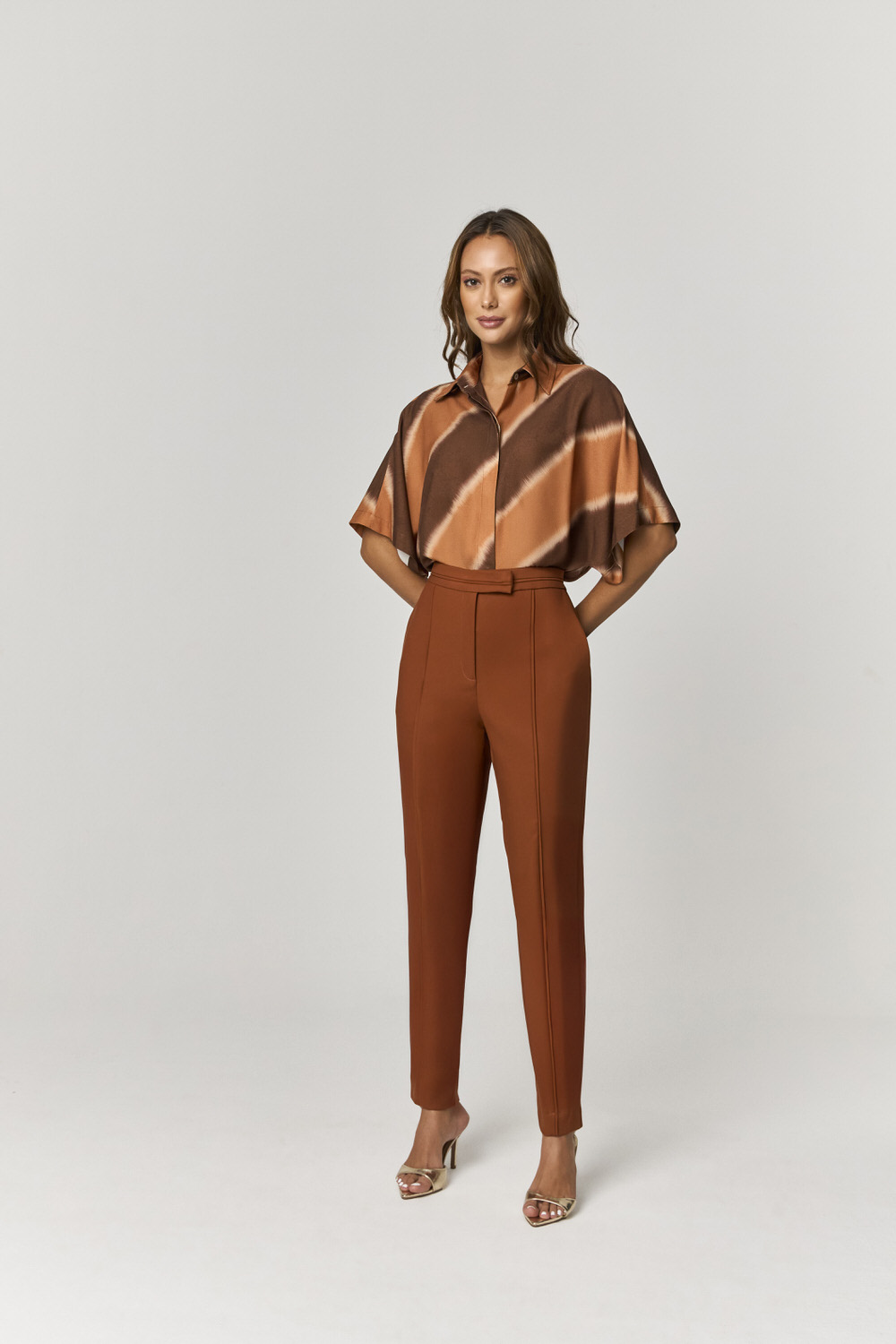 11219908-10644208-MARROM-1