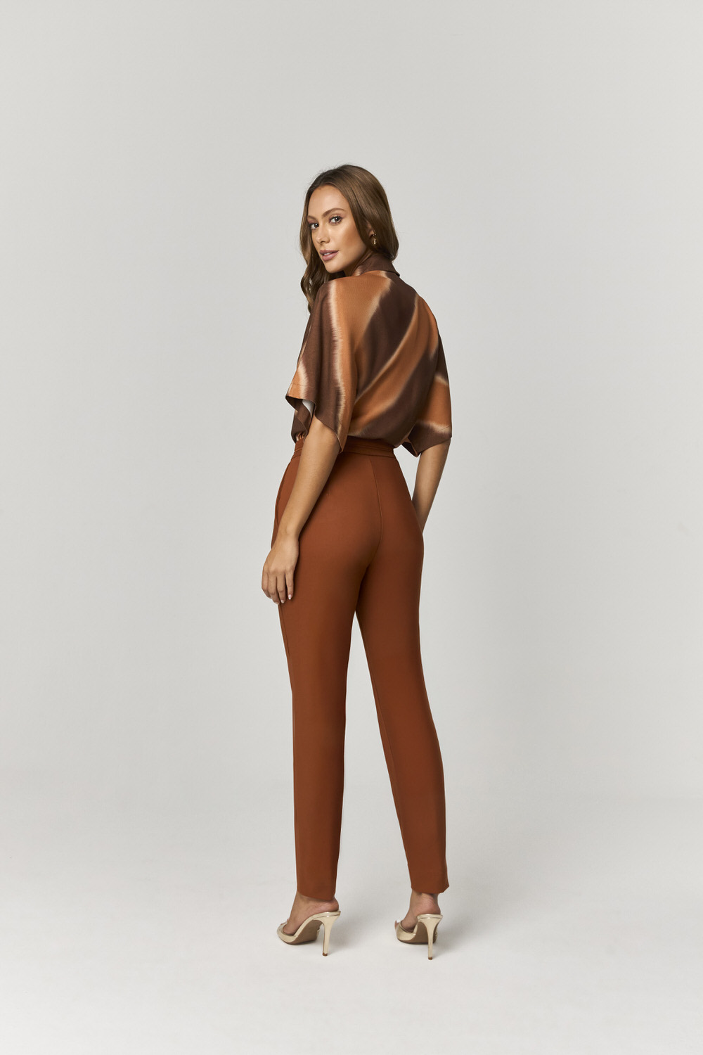 11219908-10644208-MARROM-2