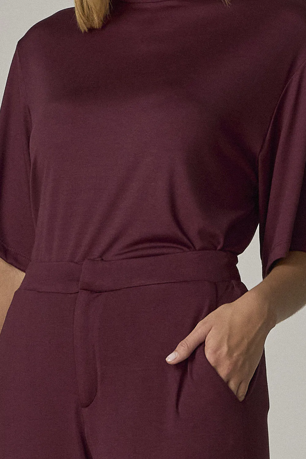 10161611-10632211-VINHO-1-C Blusa T-shirt Com Recortes