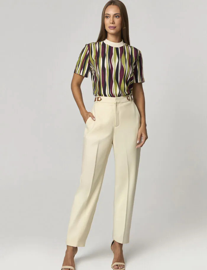 Blusa T-shirt Estampada Com Retilinea