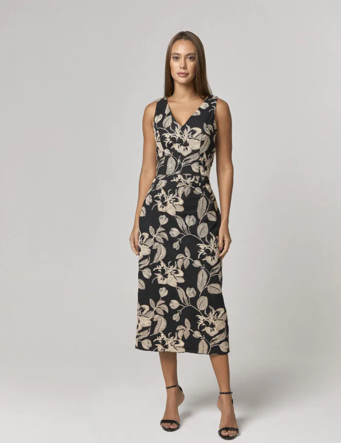 Conjunto Saia E Blusa Com Tecido Bordado