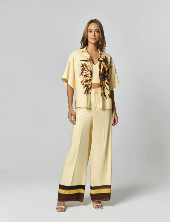 Blusa Cropped Com Detalhe Flor