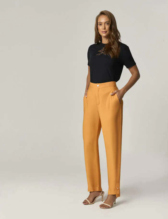 Calca Alfaiataria Com Detalhe Botoes Na Barra