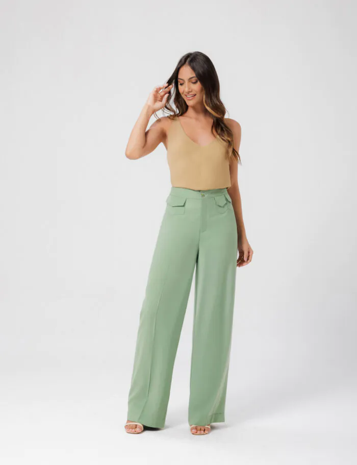 Calca Pantalona Detalhe Lapelas E Botao Flor