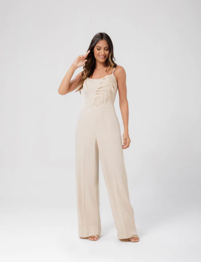 Macacao Pantalona Com Flor Bordada