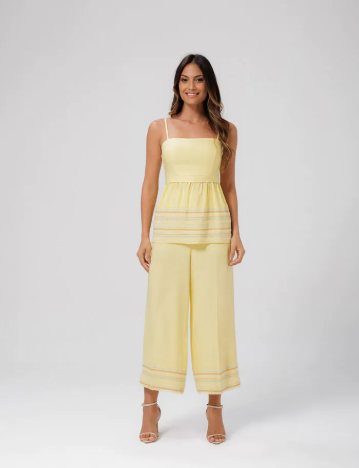 Conjunto Calca E Bata Com Detalhe Tecido Bordado